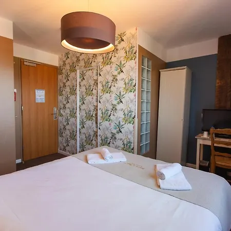 De La - Reouverture Apres Renovations Hotel