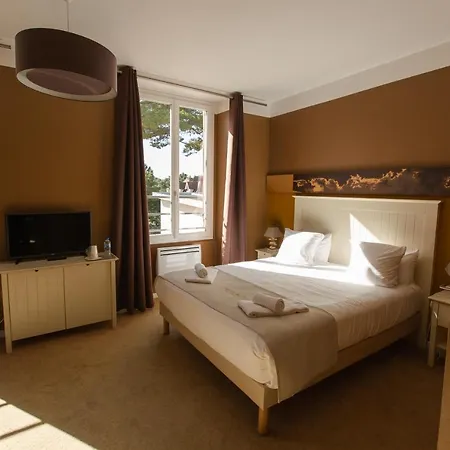 De La - Reouverture Apres Renovations Szálloda 3*