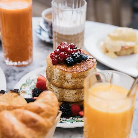 De La - Reouverture Apres Renovations Hotel 3*