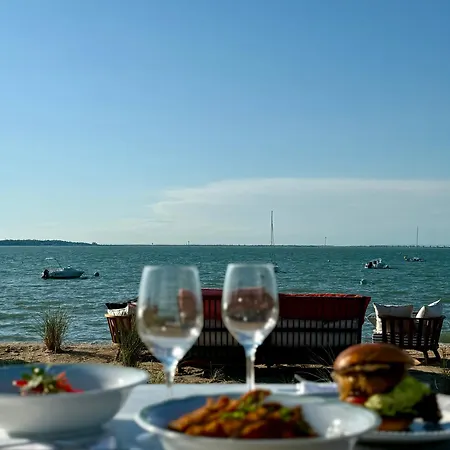 Szálloda De La - Reouverture Apres Renovations