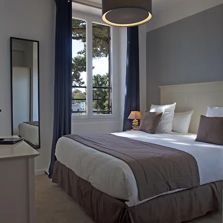 De La - Reouverture Apres Renovations Szálloda