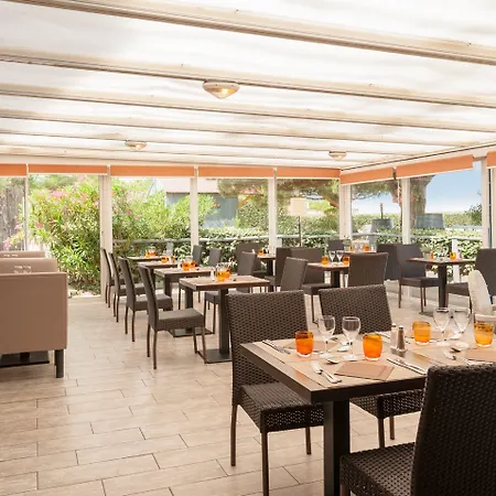 De La - Reouverture Apres Renovations Szálloda