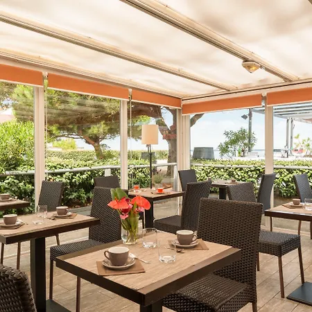 De La - Reouverture Apres Renovations Hotel 3*