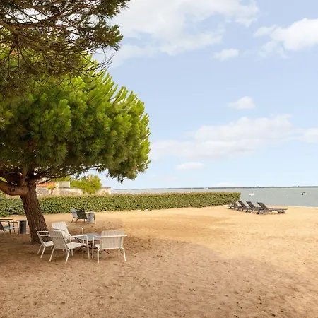 De La - Reouverture Apres Renovations Szálloda 3*