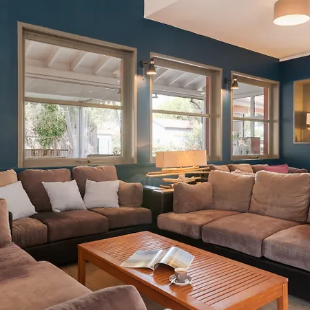 De La - Reouverture Apres Renovations Hotel 3*