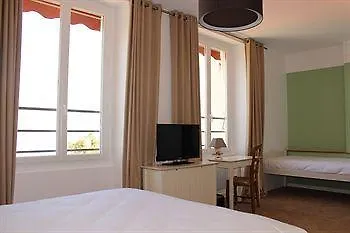 De La - Hotel 3*