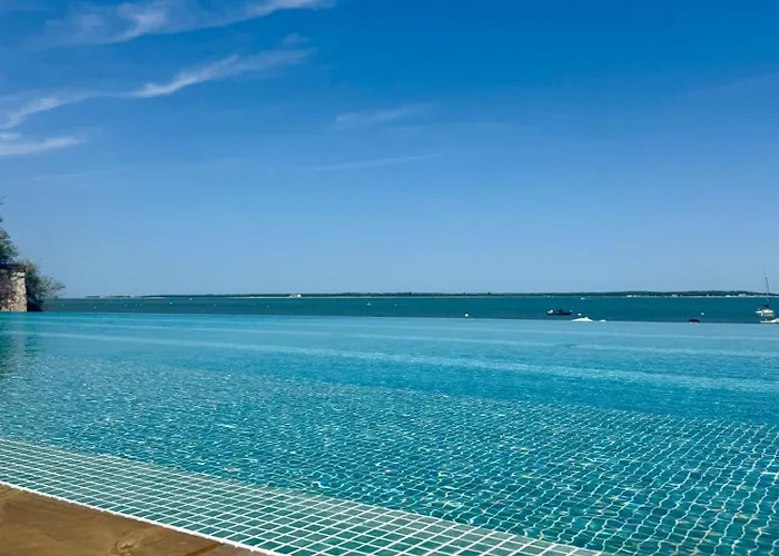 Hotel De La - Reouverture Apres Renovations 3*